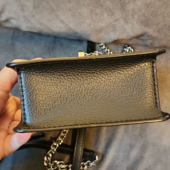 New! DKNY Graffiti Crossbody Bag With Bag Charms And Lock Purse Chain Adjustable - Picture 9 of 14